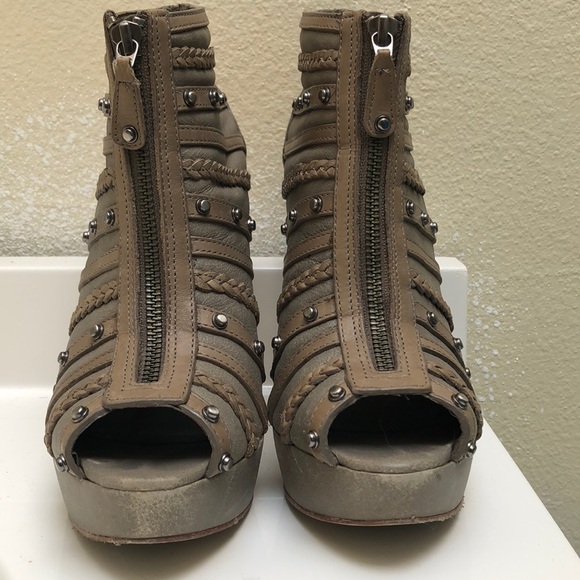 BCBG MAXAZRIA leather stiletto booties! - Picture 2 of 3